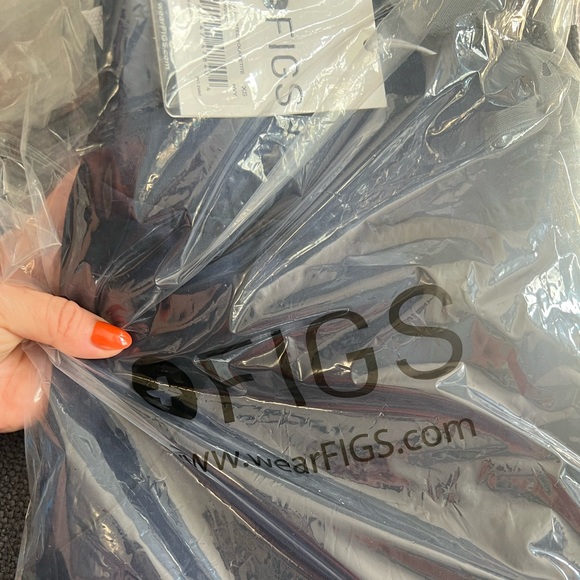 NWT FIGS Yola Scrub pants - Picture 3 of 4